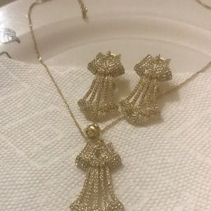 Diamonds ziconia pendant and earrings set